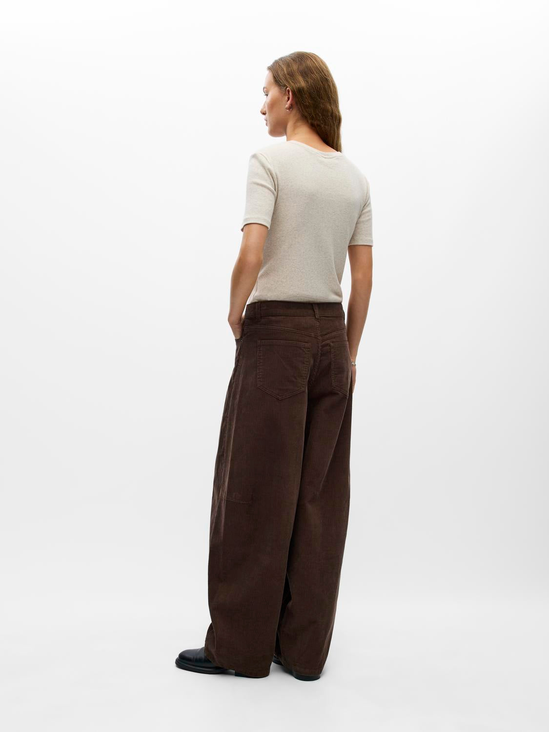 model_shot-back